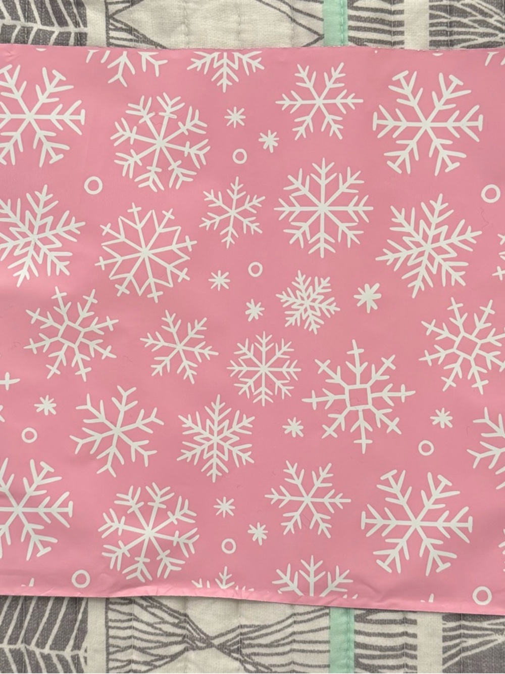 25 Ct Pink Snowflake Winter Polymailers - 10x13 - Picture 4 of 8